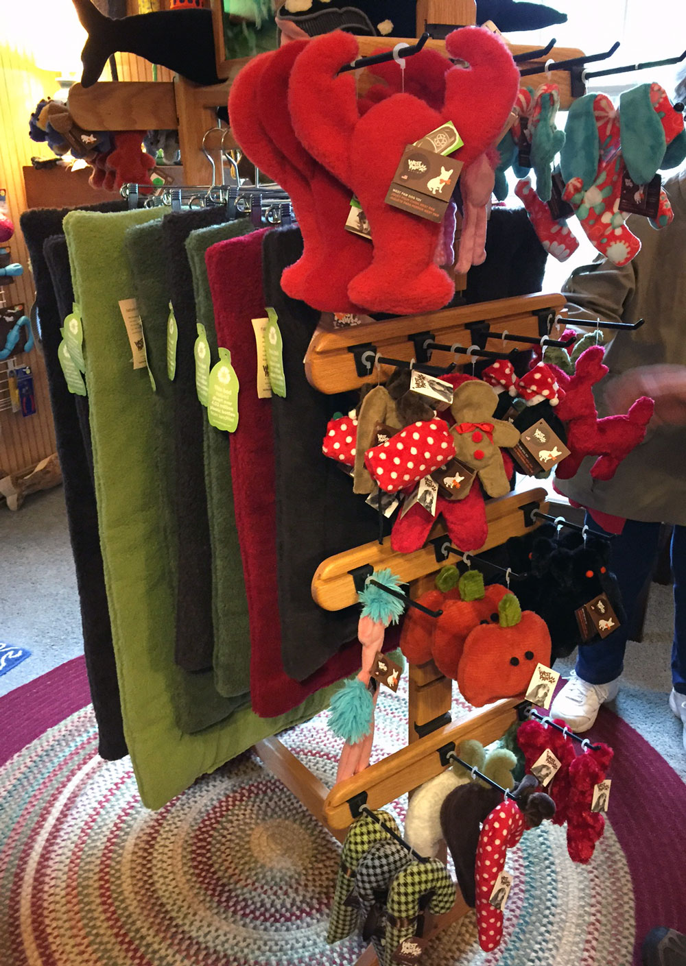 Did you know there is a store that combines knitting and dogs? It's called Wags and Wool, and it's my new favorite store! Check it out to learn more and win some goodies I picked up at the store!