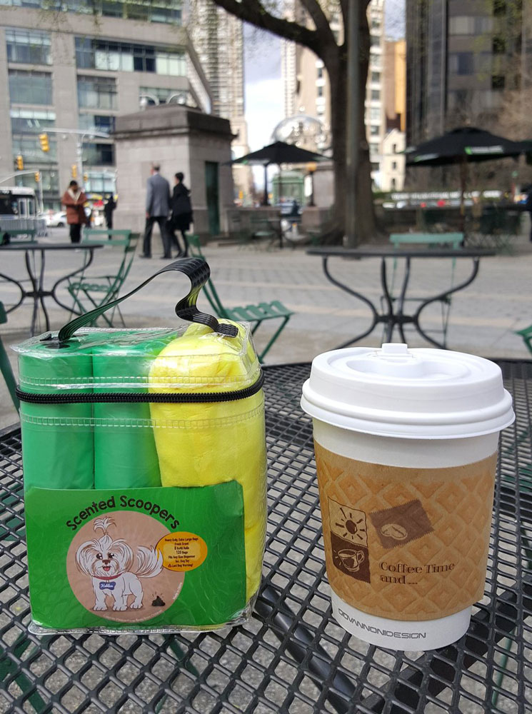 When Stacy Lu from Las Vegas walked her Shih Tzu, Kahlua, she noticed that many dog owners dealt with the same problem she did: running out of poop bags with no warning! To make life easier for pups and their humans everywhere, she designed Kahlua's Scented Scoopers, new poop bags with countdown warning stickers for the last three bags.