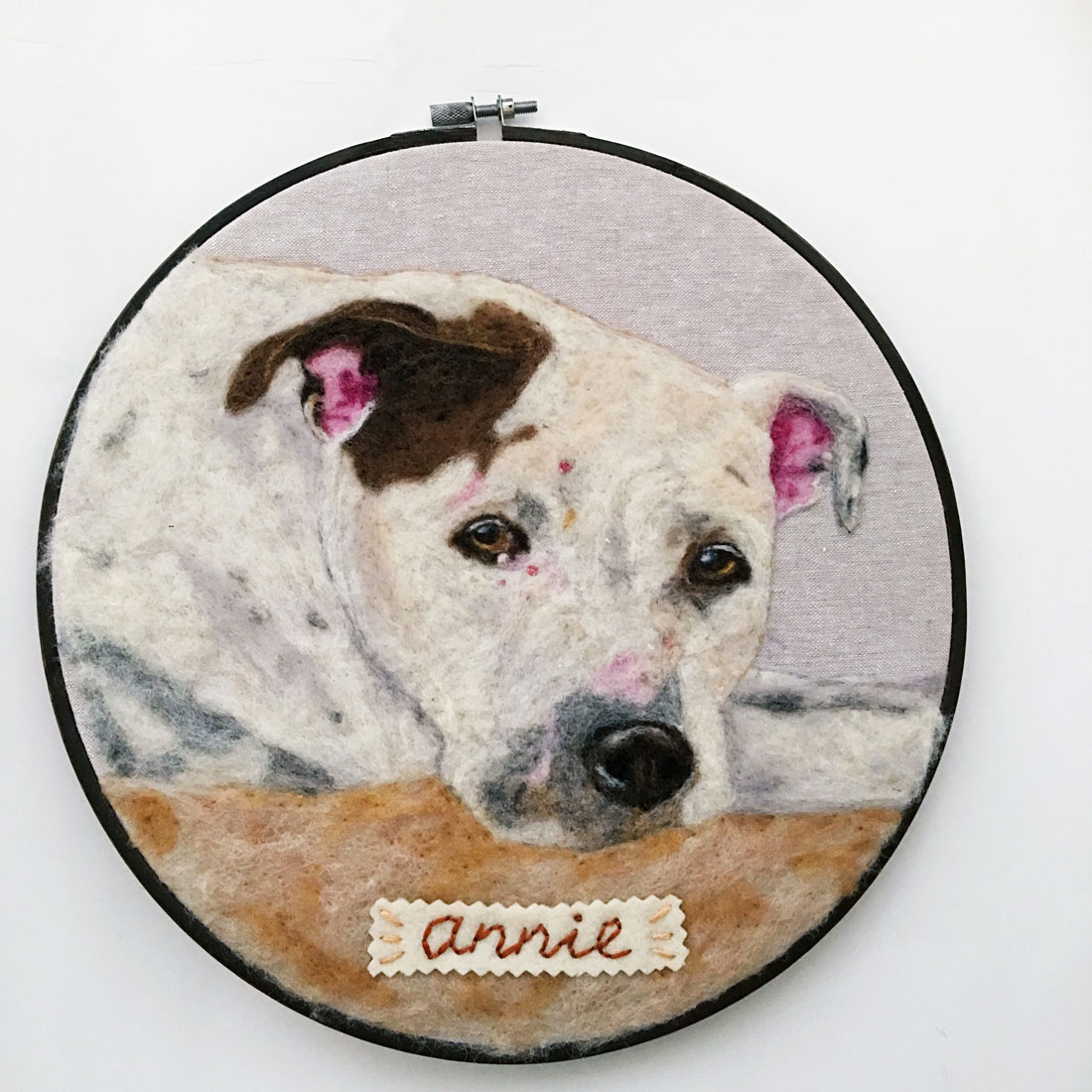 Have you ever wished for a custom portrait of your beloved pup? Inna of The Faithful Thread lovingly creates needle felted pet portraits that will help you celebrate your furry friends for years to come.