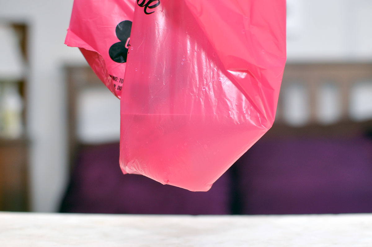 Do you ever feel guilty while scooping your dog’s poop with a plastic bag, wishing there was a way you could be a little nicer to the environment while helping homeless pups? Gemma Rose Project’s poop bags are the solution!