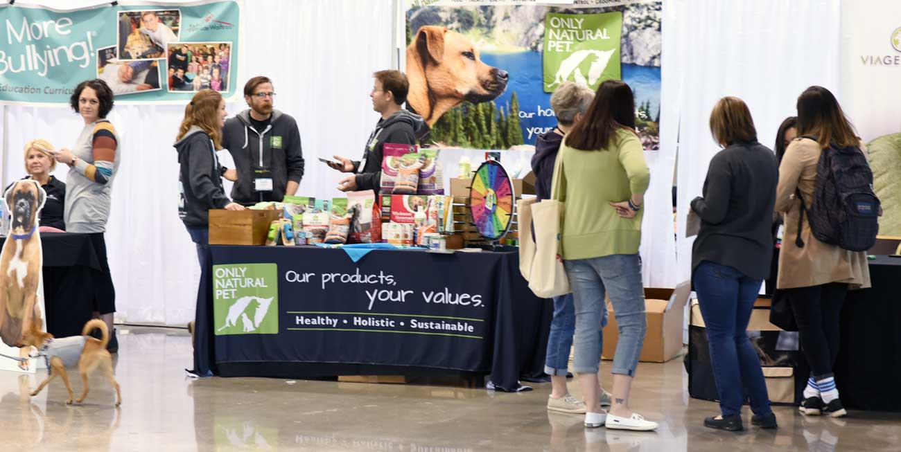 Have you ever been curious about what happens a pet blogging conference? Here is a list of what I'm calling "The Four S's" of attending the BlogPaws conference: Sponsors, Sessions, Swag, and Socialization.